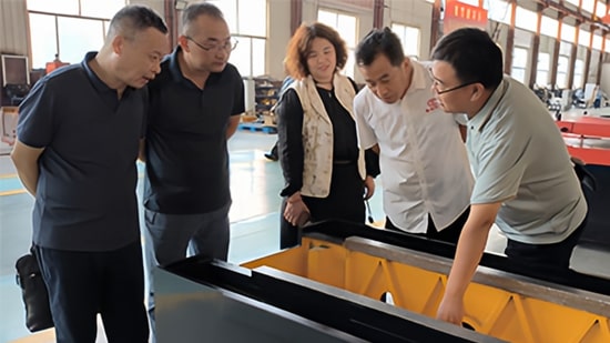 Prestigious Clients Visit Slmn CNC Machine for In-depth Collaboration